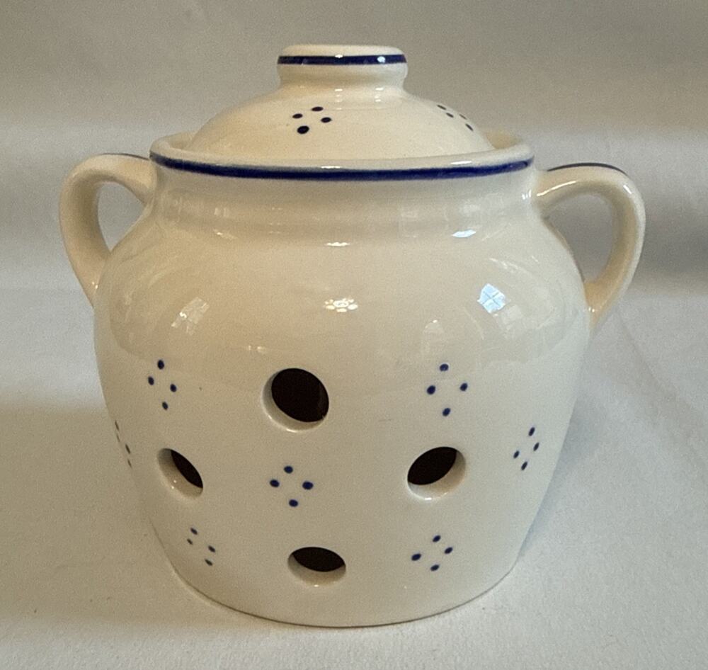 A Bentson West Design Boston Warehouse 5 Inch Ceramic Garlic Keeper- Nice!